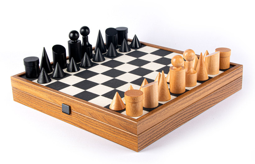 Ambiente Exhibitors Products Manopoulou G Amp J Gp Bauhaus Style Chess Set With Inlaid Leatherette Chessboard And Wooden Chessmen