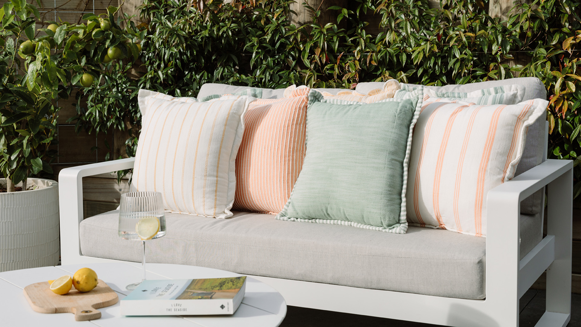 OUTDOOR PILLOWS