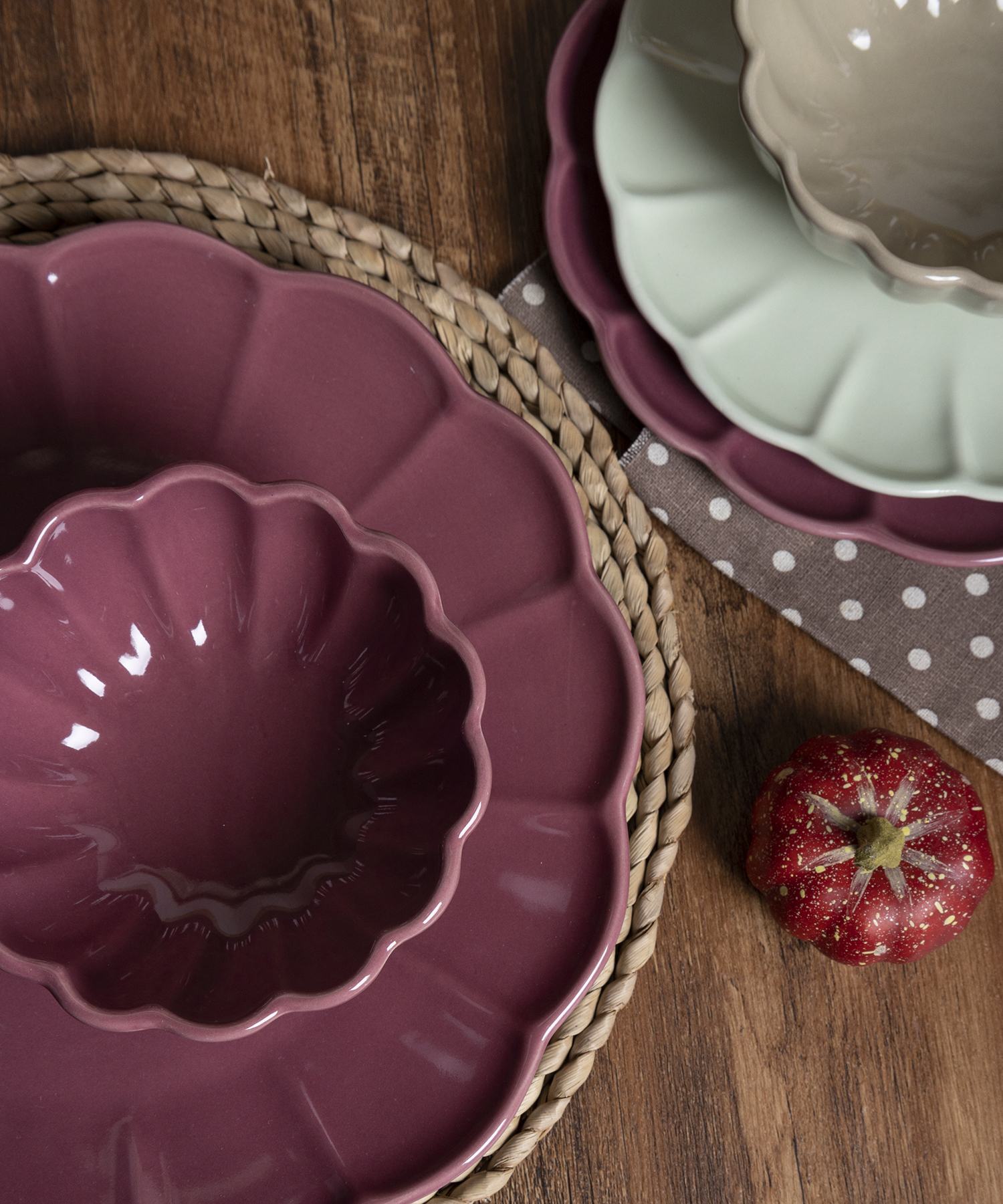 Floral Edge Ceramic Dinnerware Set – Elegant with Vibrant Colors for Sophisticated Dining
