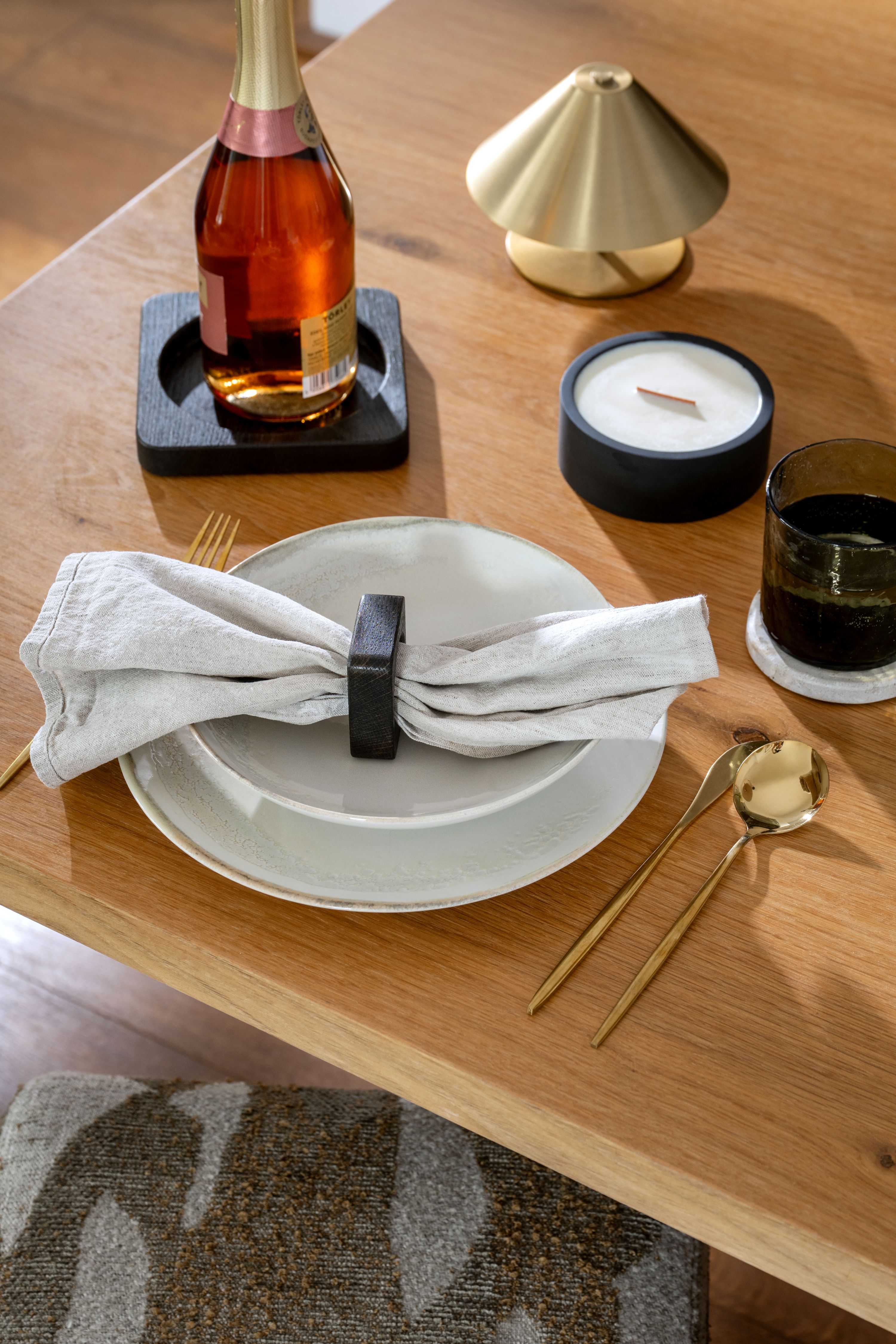 Hand to Table Collection – A Harmonious Tabletop System for Restaurants