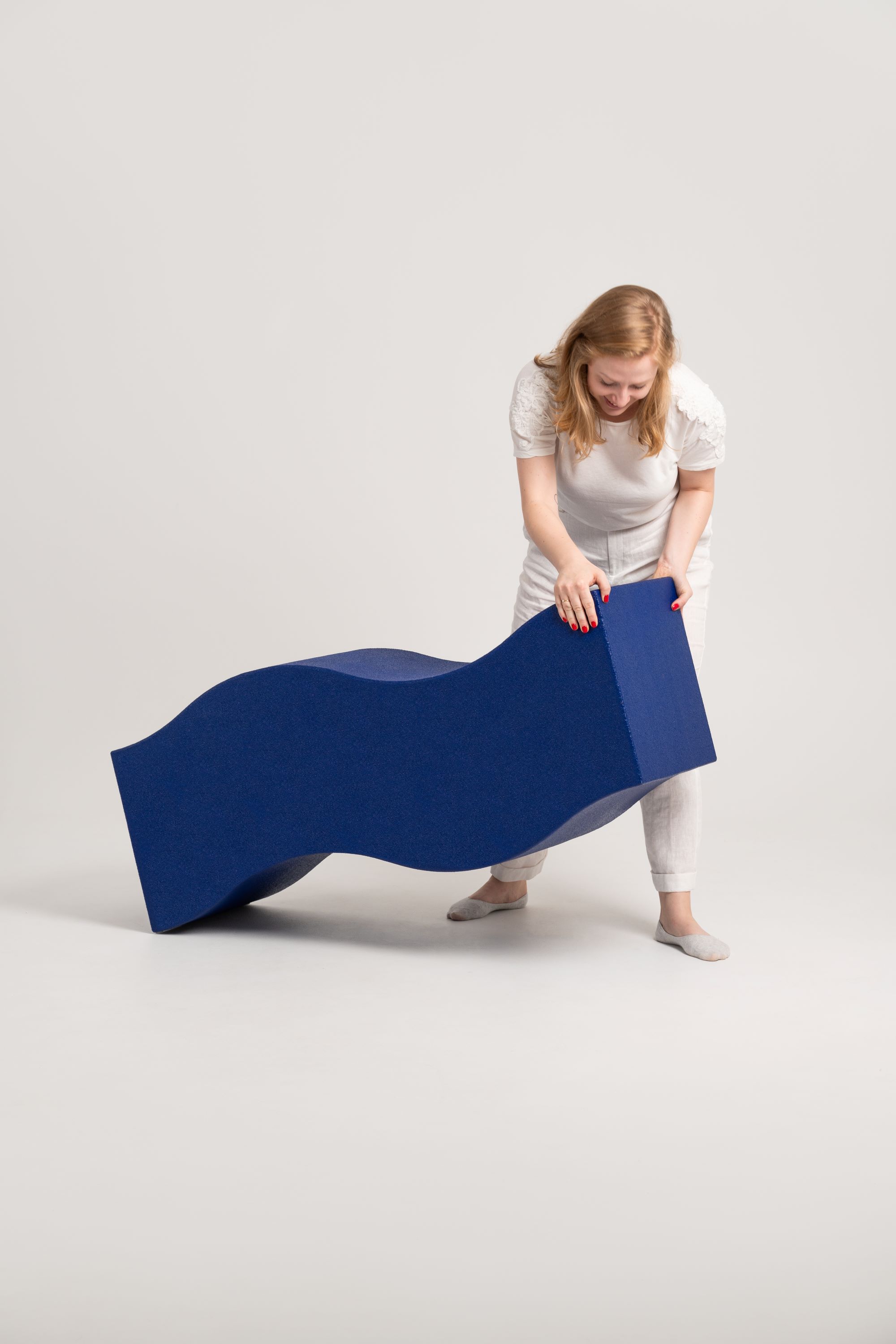 Wave bench – A Circular, Sculpted Rethink of Seating