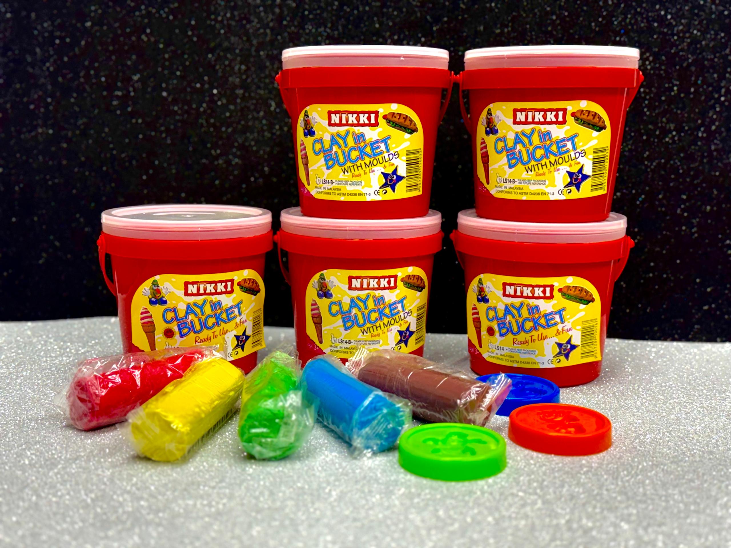 LS14B 5 COLOUR CLAYS WITH 3 MINI MOULDS AND BUCKET