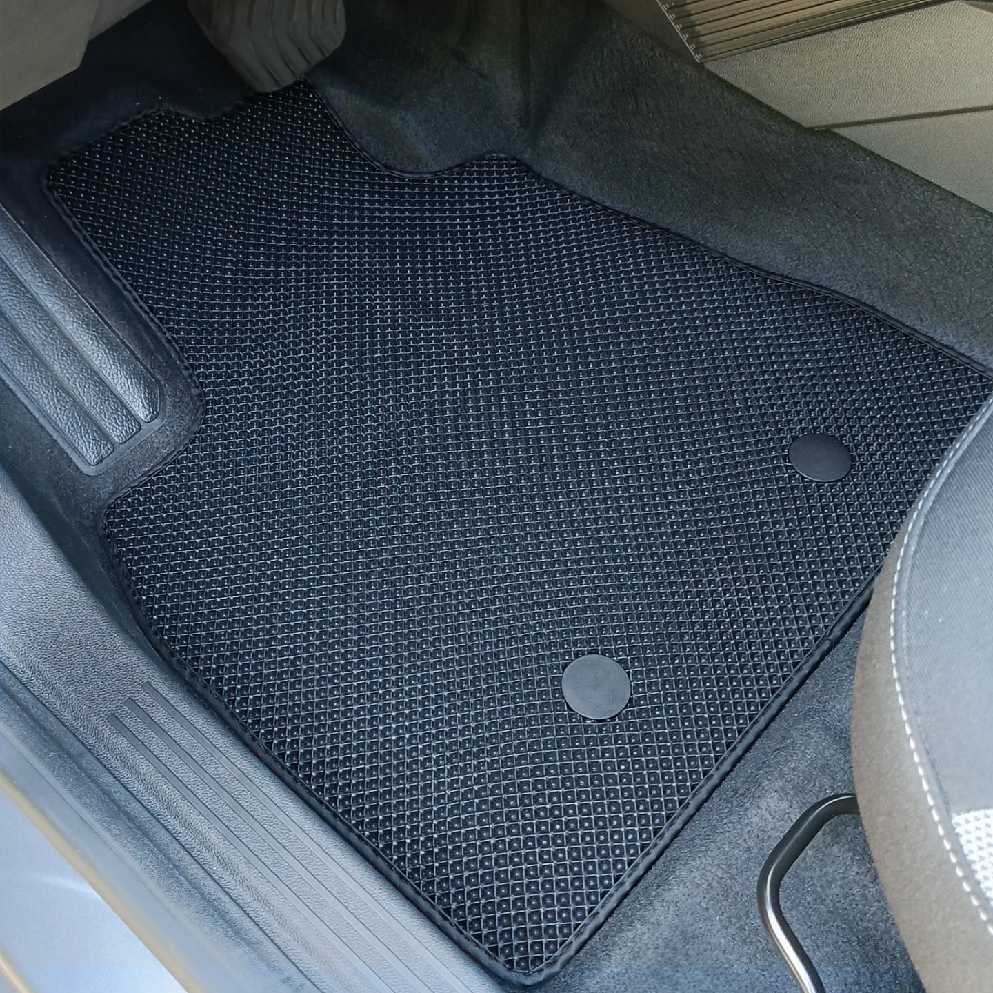 DIAMOND TAILORED PVC CAR MATS