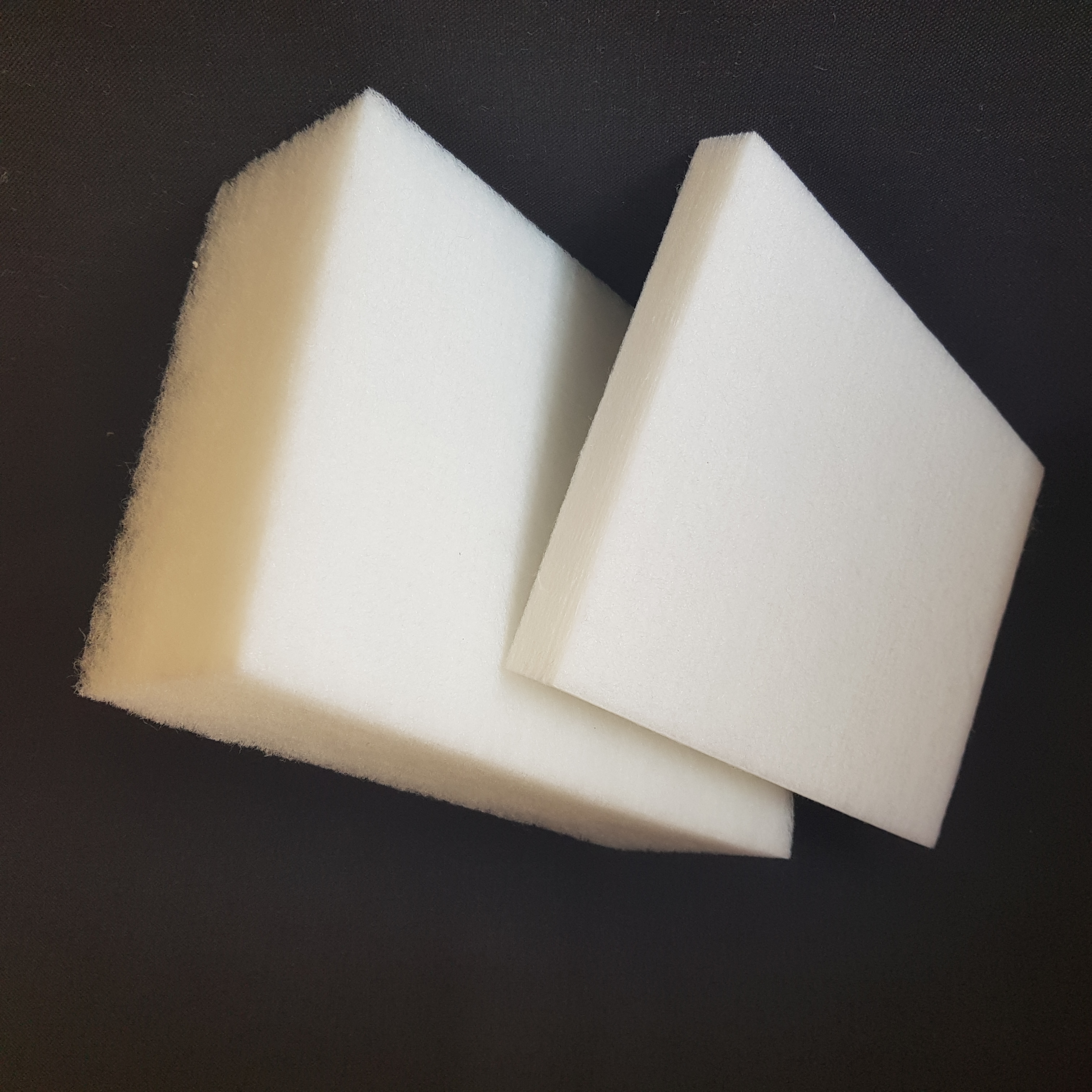 Thermal bonded nonwoven polyester wadding for acoustic insulation