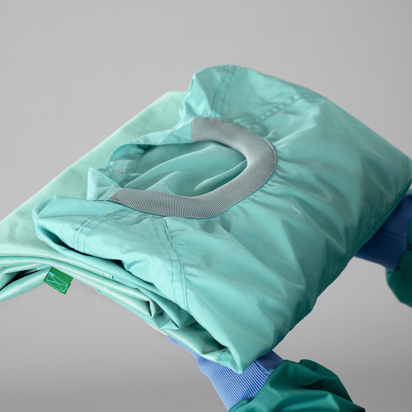 REUSABLE SURGICAL GOWNS + DRAPES
