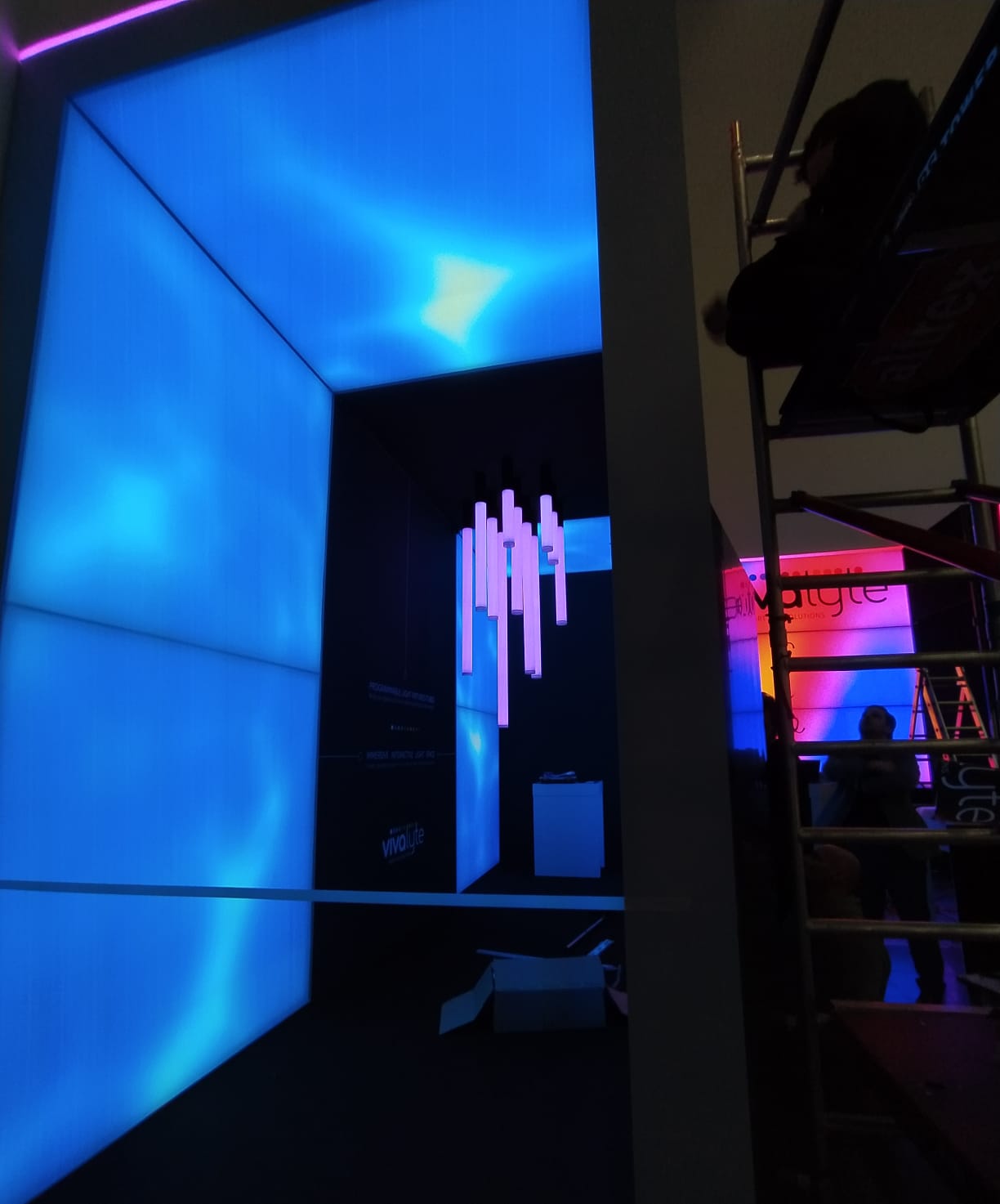 Dynamic & Interactive illuminated surfaces