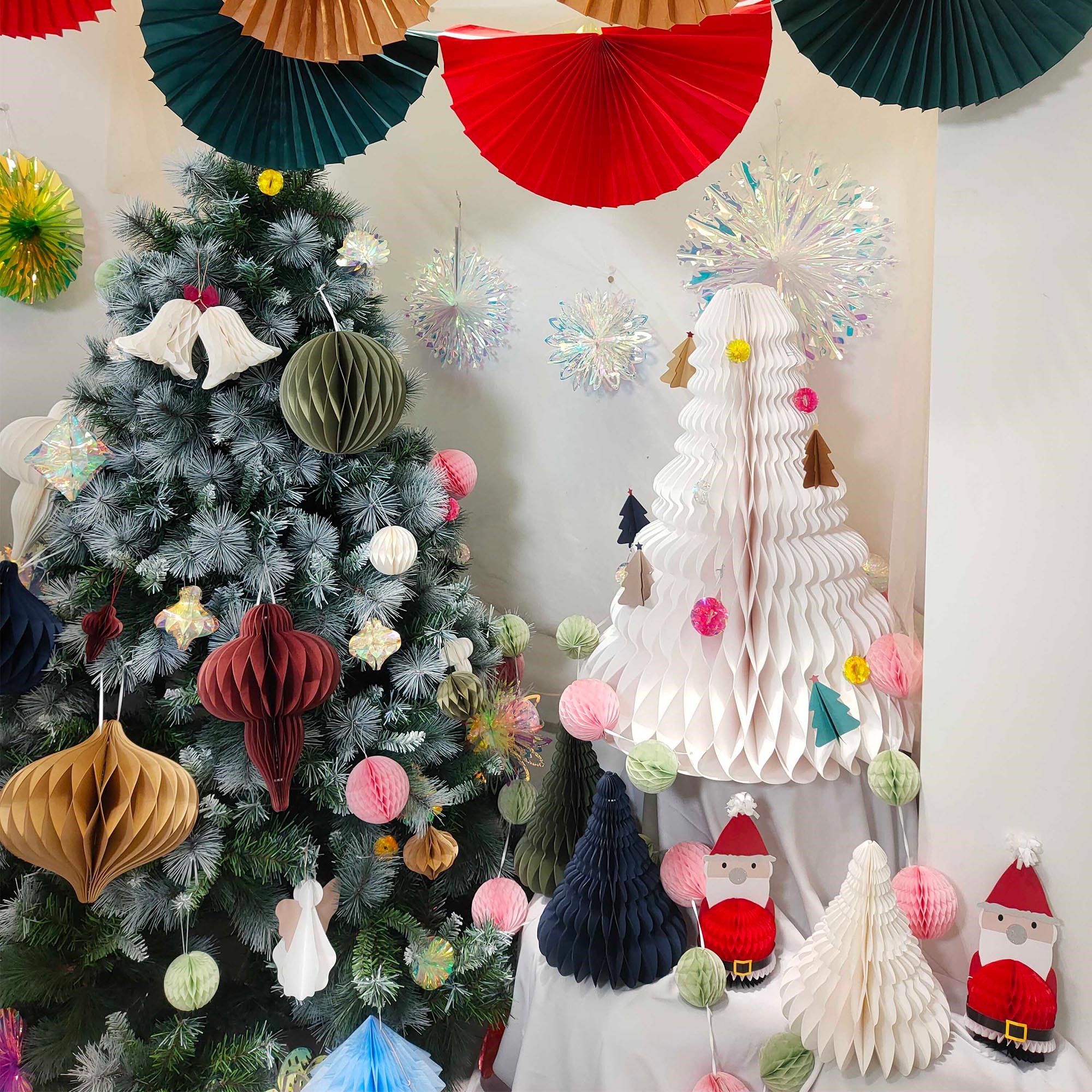 Details 82+ concertina christmas decorations latest vova.edu.vn