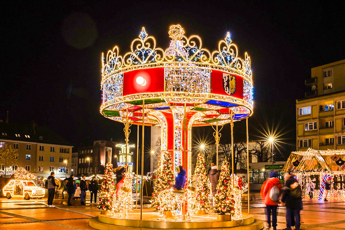 Moving light decorations, fully customized to the individual needs of each client.