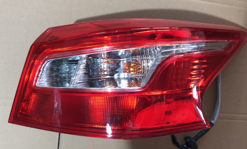 Sentra/Sylphy 16 Tail lamp(out)