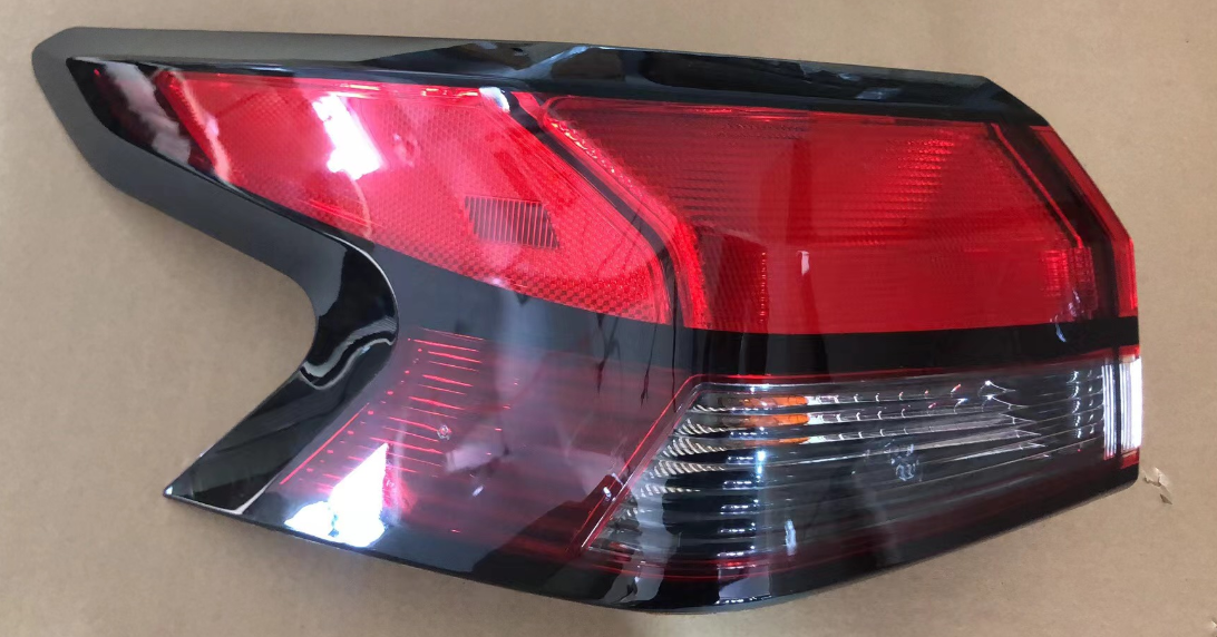 Sunny/Versa 20 Tail lamp(out)