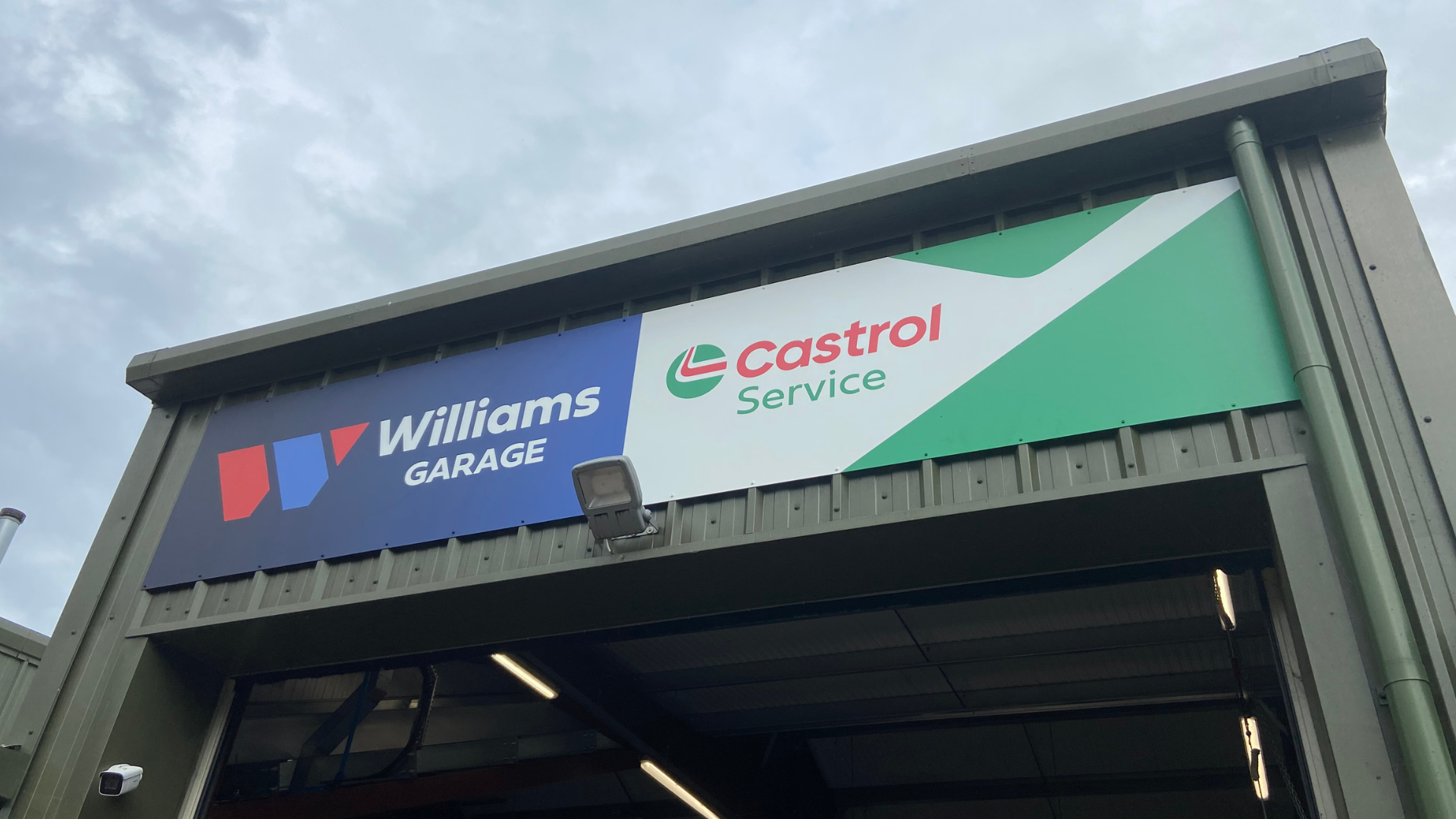 Tiered Castrol Branding